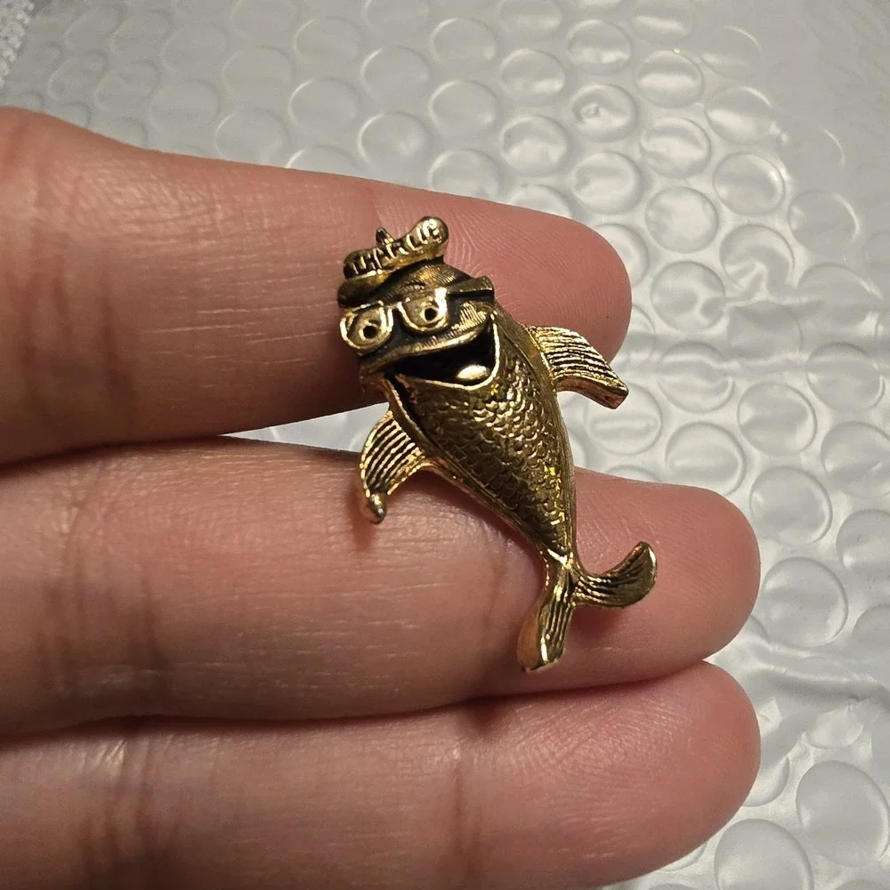 VTG 1969‎ Charlie The Starkist Tuna SINGLE CUFFLINK ONLY Signed SKF Gold Tone
